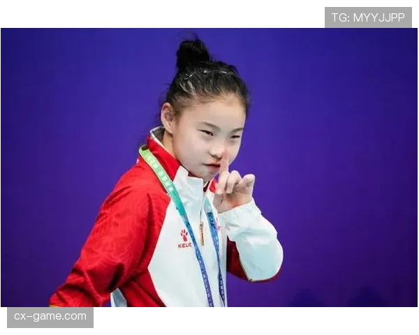 管晨辰今天穿羽绒服出门，朋友圈瞬间炸锅了？